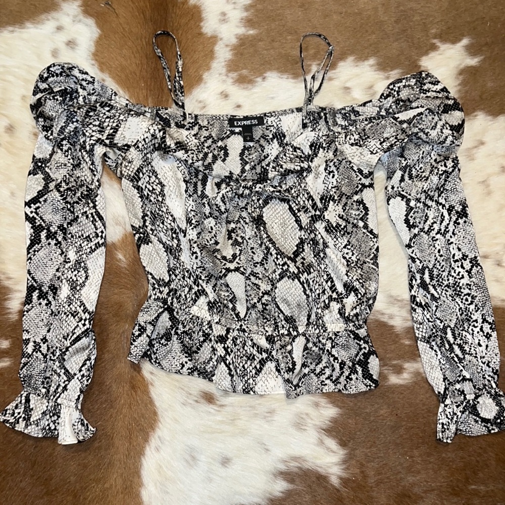 NEVER WORN - Sexy off the shoulder snakeskin top - Express